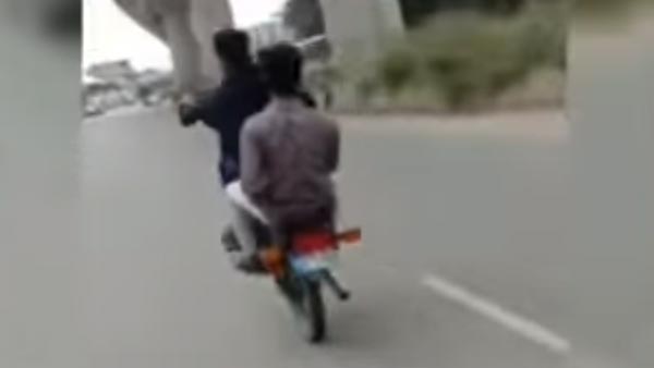 புள்ளிங்கோவை குறி வைக்கும் போலீஸ்... 12 இளைஞர்கள் அதிரடியாக சுற்றி வளைப்பு... எதற்காக தெரியுமா..?