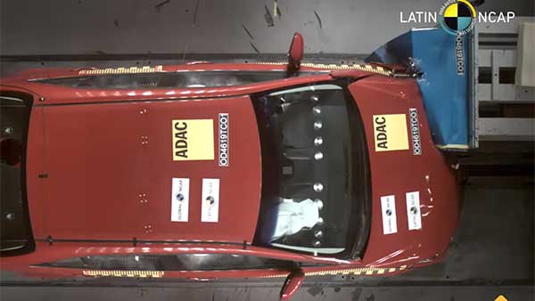 டொயோட்டா கரோலா காரில் இந்த அளவிற்கு பாதுகாப்பு வசதியா... க்ராஷ் டெஸ்ட் வீடியோ..!