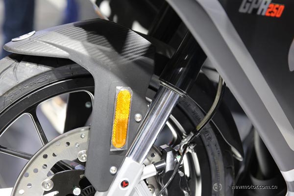 ராயல் என்பீல்டை முற்றிலுமாக ஒழித்துகட்ட திட்டம்... பியாஜியோ அதிரடி..!