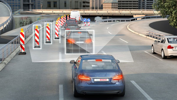 எமர்ஜென்சி நேரத்தில் தானாக பிரேக் பிடிக்கும் கேமிரா... ஹிட்டாச்சியின் புதிய தொழில்நுட்பம் அறிமுகம்...!