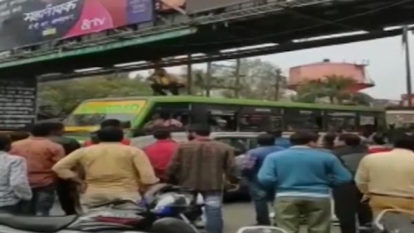 பேருந்தின் மீது தோப்புக்கரணம் போட்ட ஓட்டுநர்... விநோத தண்டனையை வழங்கிய ஊர் மக்கள்... வைரல் வீடியோ..?