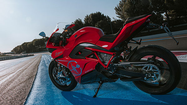 ஒரு முறை சார்ஜ் செய்தால் 400 கிமீ பயணம்... இந்தியாவை புரட்டி போட வருகிறது புதிய எலெக்ட்ரிக் பைக்... ஒரு முறை சார்ஜ் செய்தால் 400 கிமீ பயணம்... இந்தியாவை புரட்டி போட வருகிறது புதிய எலெக்ட்ரிக் பைக்...