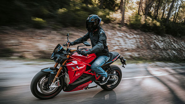 ஒரு முறை சார்ஜ் செய்தால் 400 கிமீ பயணம்... இந்தியாவை புரட்டி போட வருகிறது புதிய எலெக்ட்ரிக் பைக்... ஒரு முறை சார்ஜ் செய்தால் 400 கிமீ பயணம்... இந்தியாவை புரட்டி போட வருகிறது புதிய எலெக்ட்ரிக் பைக்...