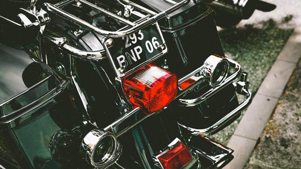 சொன்னா நம்ப மாட்டீங்க படத்துல இருக்க காரைவிட நம்பர் பிளேட் விலை அதிகம்... எவ்வளவு தெரியுமா..?