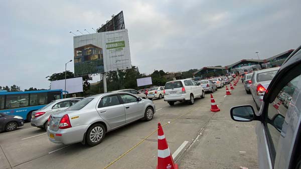 புதிய டோல் கட்டணம் பற்றி டுவிட்டரில் பகீர் புகார் அளித்த இளைஞர்... என்ன ஜி இதுலயும் பல்பா..!