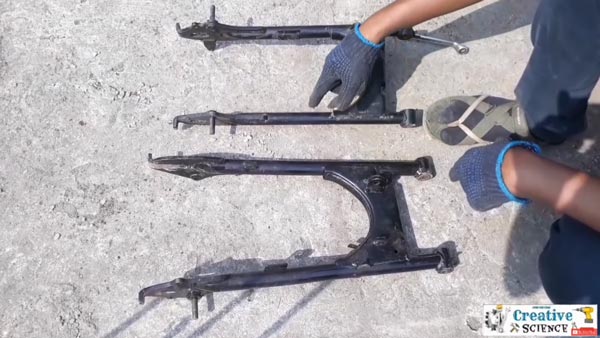 பெட்ரோல் பைக்கை ஹைப்ரிட் ஆக மாற்றிய இளைஞர்... மைலேஜ், சிறப்பம்சங்களை கேட்டு வாயை பிளக்க கூடாது!! பெட்ரோல் பைக்கை ஹைப்ரிட் ஆக மாற்றிய இளைஞர்... மைலேஜ், சிறப்பம்சங்களை கேட்டு வாயை பிளக்க கூடாது!!