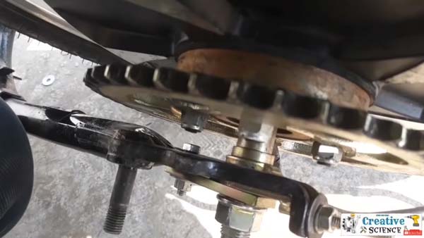 பெட்ரோல் பைக்கை ஹைப்ரிட் ஆக மாற்றிய இளைஞர்... மைலேஜ், சிறப்பம்சங்களை கேட்டு வாயை பிளக்க கூடாது!!