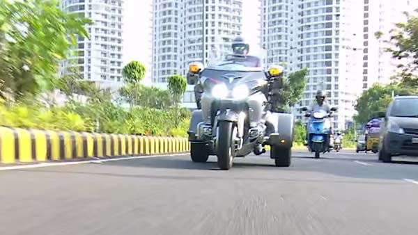 சும்மா கத விடாதீங்க பாஸ்.. இந்த பைக் விலை 62 லட்சமா..? லக்சூரி க்ரூஸர் இறக்குமதி செய்யப்பட்ட கதை!