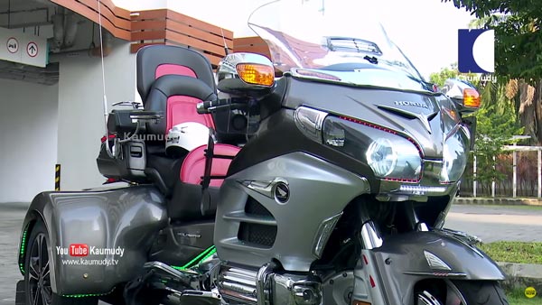 சும்மா கத விடாதீங்க பாஸ்.. இந்த பைக் விலை 62 லட்சமா..? லக்சூரி க்ரூஸர் இறக்குமதி செய்யப்பட்ட கதை!