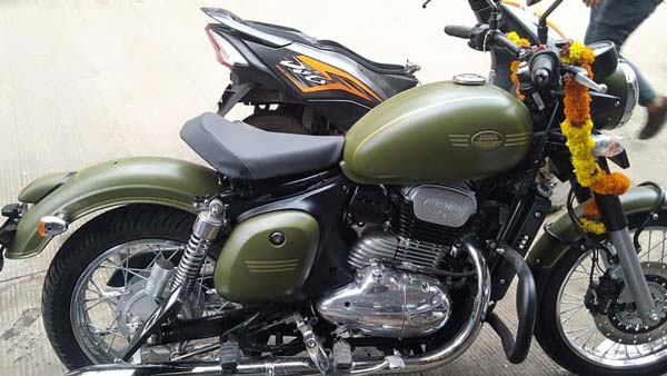 ஜாவா 42 பைக்கை சிங்கிள் இருக்கைக்கு மாற்றிய உரிமையாளர்... மொத்தம் இவ்வளவு தான் செலவானதாம்...