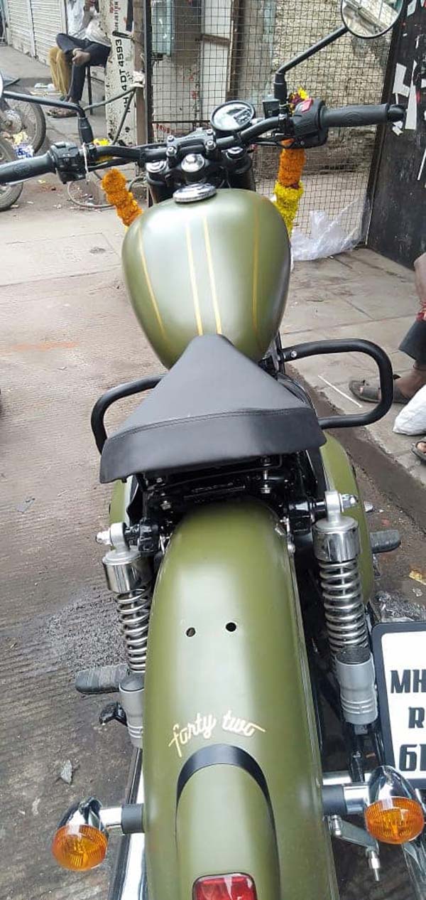 ஜாவா 42 பைக்கை சிங்கிள் இருக்கைக்கு மாற்றிய உரிமையாளர்... மொத்தம் இவ்வளவு தான் செலவானதாம்...