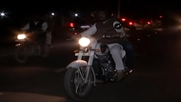 இந்தியாவிலேயே இந்த பைக்கை வைத்திருக்கும் முதல் முதலமைச்சர் இவர்தான்... அப்படி என்ன பைக் அது..!