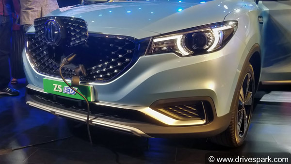 எம்ஜி இசட்எஸ் எலெக்ட்ரிக் எஸ்யூவியின் வேரியண்ட்டுகளில் உள்ள வசதிகள் விபரம்!