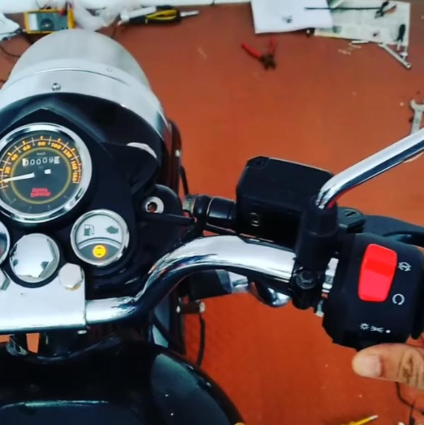 எலெக்ட்ரிக் பைக்காக மாற்றம் செய்யப்பட்ட ராயல் என்பீல்டு கிளாசிக் 350... உருவாக்கியது யார் தெரியுமா? எலெக்ட்ரிக் பைக்காக மாற்றம் செய்யப்பட்ட ராயல் என்பீல்டு கிளாசிக் 350... உருவாக்கியது யார் தெரியுமா?