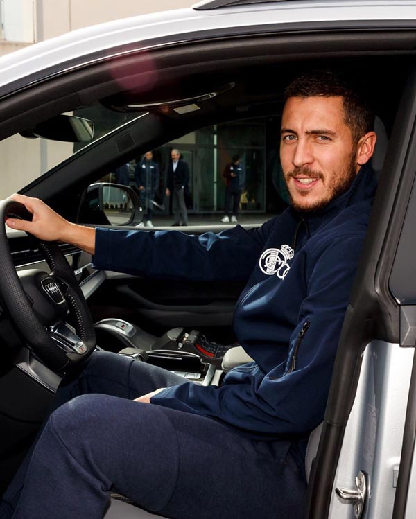 ஆடியின் கிறிஸ்துமஸ் பரிசு... விரும்பிய காரை எடுத்து கொள்ளலாம்... அந்த அதிர்ஷ்டசாலிகள் யார் தெரியுமா?