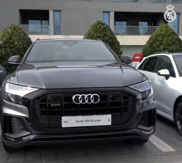 ஆடியின் கிறிஸ்துமஸ் பரிசு... விரும்பிய காரை எடுத்து கொள்ளலாம்... அந்த அதிர்ஷ்டசாலிகள் யார் தெரியுமா?