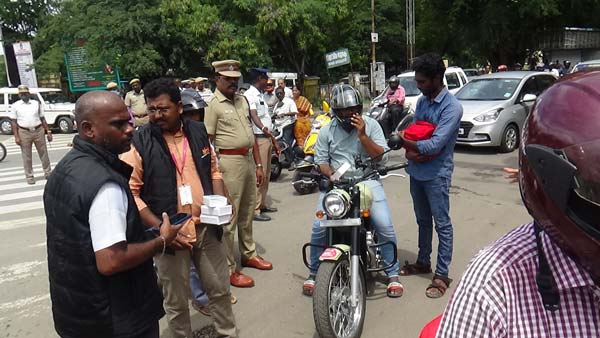 கோடி ரூபாய் கொடுத்தாலும் இவர்களால் இந்த சாலையில் மட்டும் நுழையவே முடியாது... ஏன் தெரியுமா?
