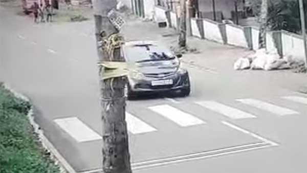 சாலையை கடக்க முயன்ற சிறுமி.. காற்றில் தூக்கி வீசிய அதிவேகமாக வந்த கார்... பதைபதைக்க வைக்கும் அதிர்ச்சி வீடியோ..!