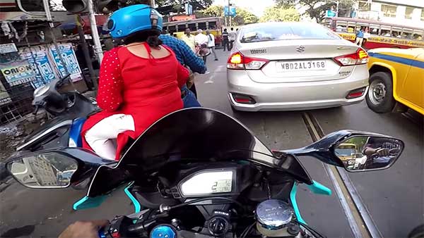 சிட்டாக பறந்த சூப்பர் பைக்... பொறி வைத்து பிடித்த போலீஸ்... இருசக்கர வாகன ஓட்டி சிக்கியதன் பின்னணி...!