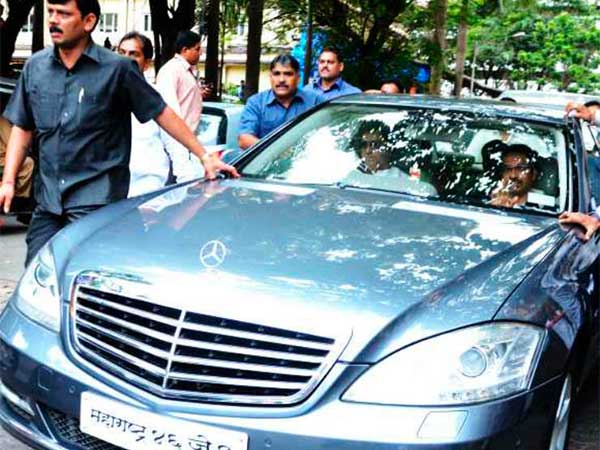 புதிய முதலமைச்சர் உத்தவ் தாக்கரேவிடம் இத்தனை கார்களா..? ஒவ்வொன்றின் மதிப்பும் உச்சபட்சம்!