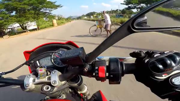 பாலத்தில் இருந்து கார் கீழே விழுந்து பெண் பலி... விபத்திற்கு காரணமானவரை காப்பாற்ற முயலும் அமைச்சர்?