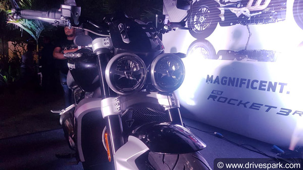 2,500 சிசி எஞ்சின், பிரம்மாண்ட தோற்றம்... புதிய ட்ரையம்ஃப் ராக்கெட் 3 ஆர் பைக் இந்தியாவில் அறிமுகம்!