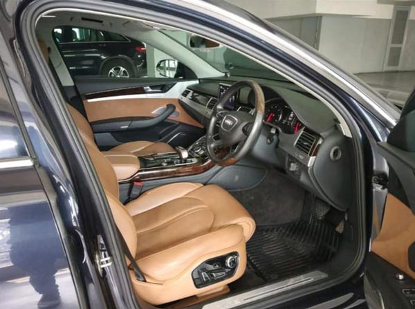 தனது பழைய ஆடி காரை விற்கும் விராட் கோலி... விலை மட்டும் எவ்வளவென்று தெரிந்தால் ஷாக்காயிடுவீங்க... தனது பழைய ஆடி காரை விற்கும் விராட் கோலி... விலை மட்டும் எவ்வளவென்று தெரிந்தால் ஷாக்காயிடுவீங்க...