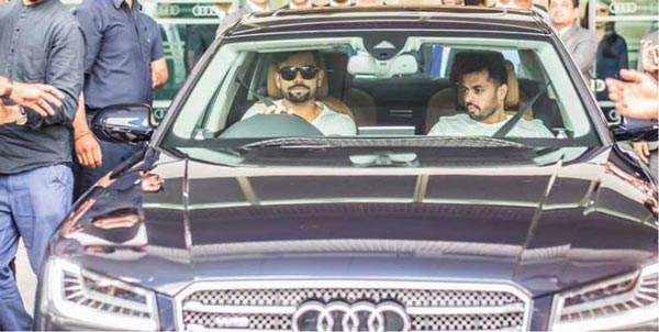 தனது பழைய ஆடி காரை விற்கும் விராட் கோலி... விலை மட்டும் எவ்வளவென்று தெரிந்தால் ஷாக்காயிடுவீங்க... தனது பழைய ஆடி காரை விற்கும் விராட் கோலி... விலை மட்டும் எவ்வளவென்று தெரிந்தால் ஷாக்காயிடுவீங்க...