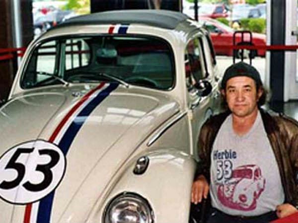 ஃபோக்ஸ்வேகன் பீட்டிலிடம் கற்பை இழந்த அமெரிக்கர்... 1,000 கார்களுடன் சல்லாபம்!