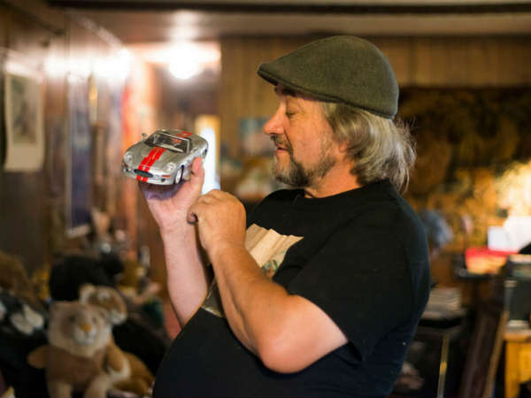 ஃபோக்ஸ்வேகன் பீட்டிலிடம் கற்பை இழந்த அமெரிக்கர்... 1,000 கார்களுடன் சல்லாபம்!