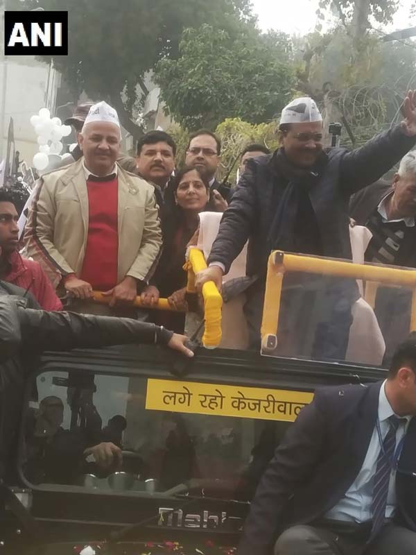 மனுத்தாக்கல் செய்ய மஹிந்திரா தார் எஸ்யூவியில் கிளம்பிய அரவிந்த் கெஜ்ரிவால்... ஆனால் கடைசியில் நடந்தது...!