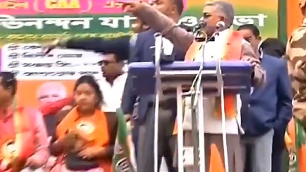 ஆம்புலன்ஸுக்கு வழி விட மறுத்த பாஜக தலைவர்... மம்தா பானர்ஜி மீது குற்றச்சாட்டு... அலப்பறையின் உச்சம்...!