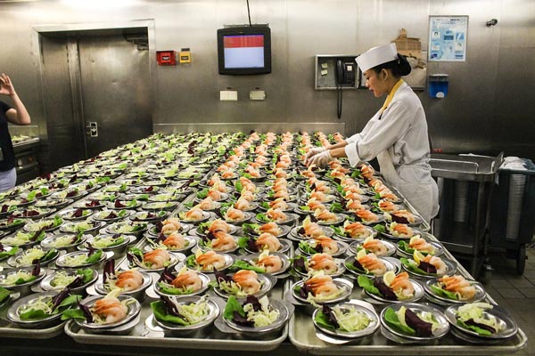 உல்லாச கப்பல்களின் அதிர வைக்கும் மறுபக்கம்... ரகசிய சிறைச்சாலை, பிணவறை இருப்பது எதற்காக தெரியுமா? உல்லாச கப்பல்களின் அதிர வைக்கும் மறுபக்கம்... ரகசிய சிறைச்சாலை, பிணவறை இருப்பது எதற்காக தெரியுமா?