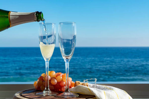 உல்லாச கப்பல்களின் அதிர வைக்கும் மறுபக்கம்... ரகசிய சிறைச்சாலை, பிணவறை இருப்பது எதற்காக தெரியுமா? உல்லாச கப்பல்களின் அதிர வைக்கும் மறுபக்கம்... ரகசிய சிறைச்சாலை, பிணவறை இருப்பது எதற்காக தெரியுமா?