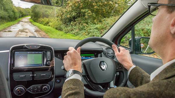 டிரைவிங் ஸ்கூல்ல இந்த விஷயங்களை எல்லாம் உங்களுக்கு சொல்லி தரவே மாட்டாங்க... என்னனு தெரியுமா?