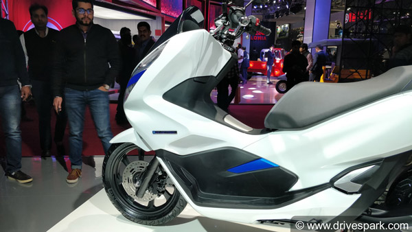 இந்தா வந்துட்டான்ல... சேத்தக் நீ இதோட துவம்சம்டா... அட்டகாசமான ஹோண்டா மின்சார ஸ்கூட்டர் இந்தியாவில்... இந்தா வந்துட்டான்ல... சேத்தக் நீ இதோட துவம்சம்டா... அட்டகாசமான ஹோண்டா மின்சார ஸ்கூட்டர் இந்தியாவில்...