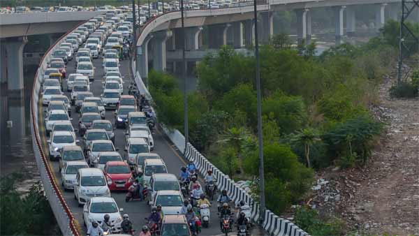 இந்திய சாலைகளில் நடக்கும் உச்சகட்ட காமெடிகள்! சிரித்து சிரித்து வயிறு புண் ஆனால் கம்பெனி பொறுப்பல்ல