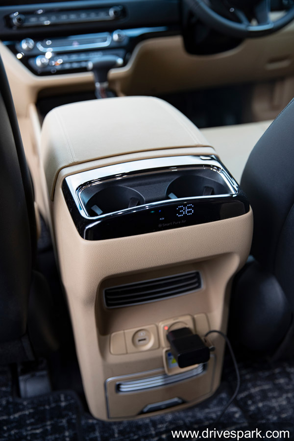 கியா கார்னிவல் காரில் இடம்பெற்றிருக்கும் முக்கிய அம்சங்கள்