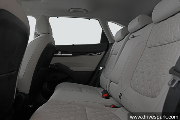 இதுவரை இல்லாத அளவு விற்பனையில் மிக பெரிய சரிவை சந்தித்துள்ள கியா செல்டோஸ்...