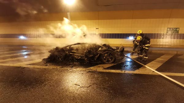 18 கோடி ரூபாய் கார் தீயில் கருகி நாசம்... காரணம் தெரிந்தால் தாங்க மாட்டீங்க...