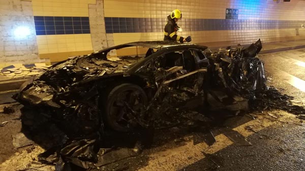 18 கோடி ரூபாய் கார் தீயில் கருகி நாசம்... காரணம் தெரிந்தால் தாங்க மாட்டீங்க...