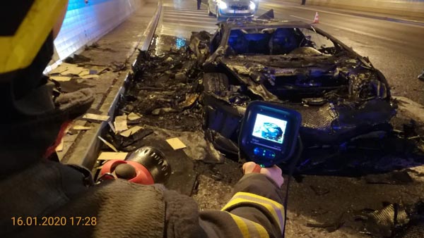 18 கோடி ரூபாய் கார் தீயில் கருகி நாசம்... காரணம் தெரிந்தால் தாங்க மாட்டீங்க...