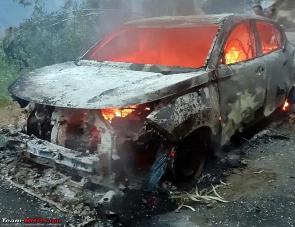 புத்தம் புதிய ஹெக்டரை போல் மஹிந்திரா கேயூவி100 தீ பிடித்து நாசம்... வைரலாகும் புகைப்படம்...!