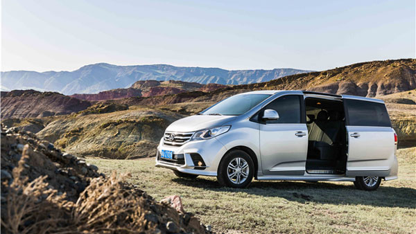 முதல்முறையாக இந்தியாவில் தரிசனம் கொடுத்த எம்ஜி எம்பிவி கார்