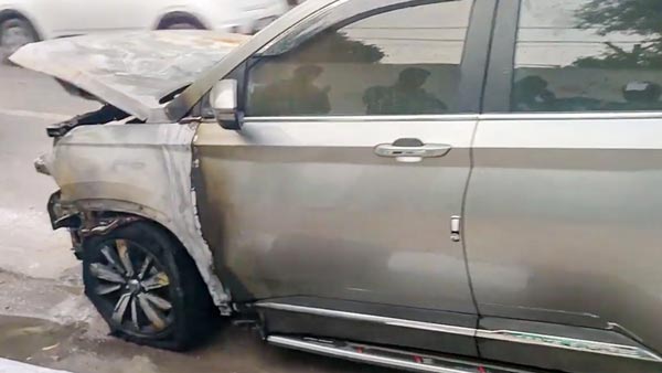 மீண்டும் 'சைனா மேட்' என நிரூபித்த எம்ஜி ஹெக்டர்... நாடு ரோட்டில் தீ பிடித்த 19 நாளே ஆன புத்தம் புதிய கார்...