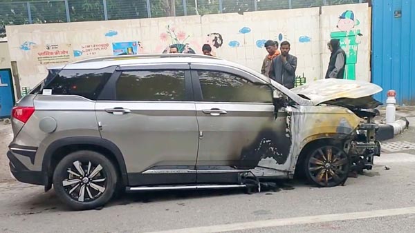 மீண்டும் 'சைனா மேட்' என நிரூபித்த எம்ஜி ஹெக்டர்... நாடு ரோட்டில் தீ பிடித்த 19 நாளே ஆன புத்தம் புதிய கார்...