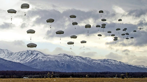 விமானங்களில் பயணிகளின் பாதுகாப்பிற்கு பாராசூட் வழங்கப்படாது... ஏன் தெரியுமா? அதிர வைக்கும் காரணம்