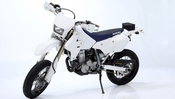 பிரபல நடிகரின் கார், பைக்குகள் 16.40 கோடி ரூபாய்க்கு ஏலம்... பணத்தை என்ன பண்ண போறாங்கனு தெரியுமா?