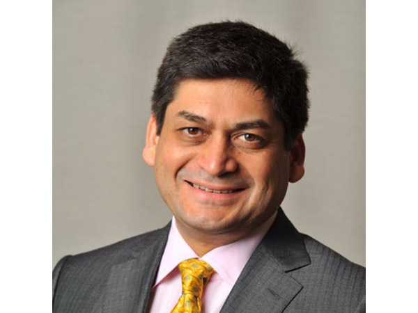 இந்தியாவில் டெஸ்லா காரை சொந்தமாக வைத்துள்ளவர்கள் இவர்கள் இருவர் மட்டும் தான்..!