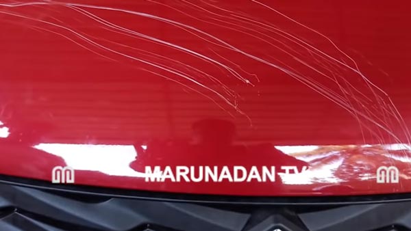 பாதிரியாரின் செயலால் அதிர்ந்துபோன காரின் உரிமையாளர்... சிசிடிவி காட்சியால் அம்பலம்..! பாதிரியாரின் செயலால் அதிர்ந்துபோன காரின் உரிமையாளர்... சிசிடிவி காட்சியால் அம்பலம்..!